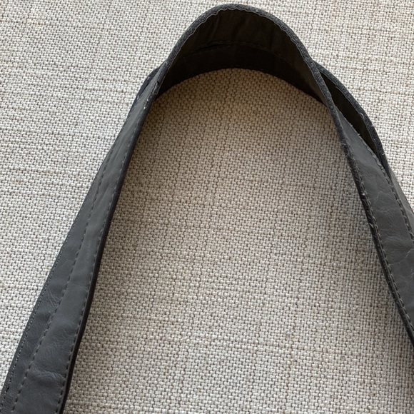 Nine West shoulder bag, grey, two zipper pockets,silver toned hardware, keychain - Picture 8 of 10